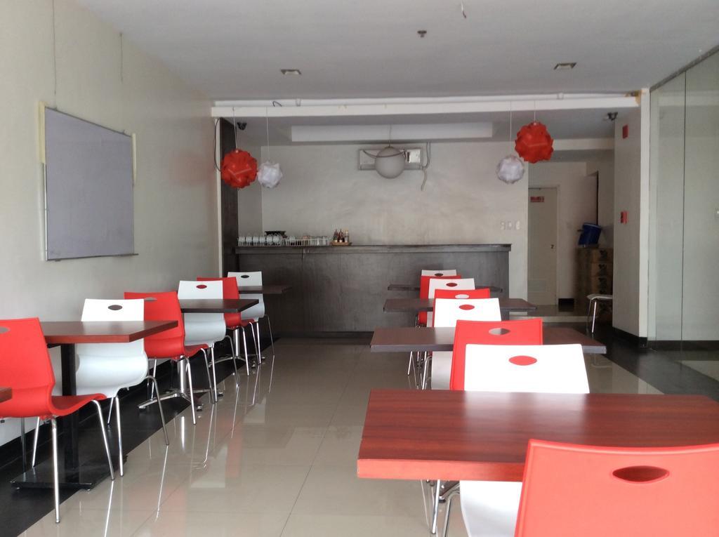 אולונגפו Cherry Midtown Hotel מראה חיצוני תמונה