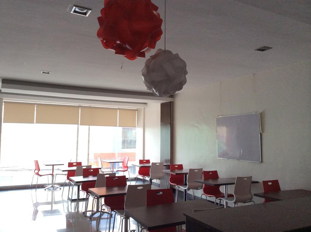 אולונגפו Cherry Midtown Hotel מראה חיצוני תמונה